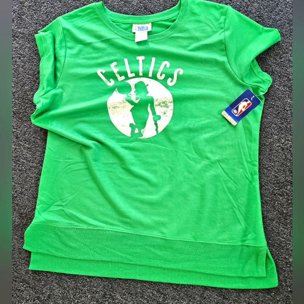 XL Boston Celtics tshirt NBA men or womens- playoffs! Let's Go!